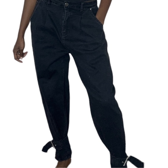 Black Jeans w. Ankle Buckle🖤✨ - Picture 1 of 5